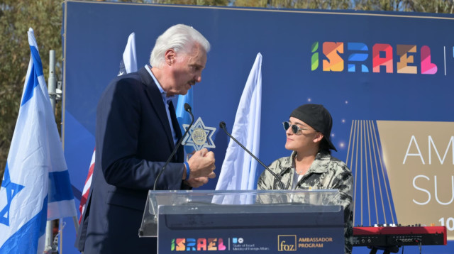 אמילי דמארי ומייק אוונס (צילום:  שלומי אמסלם, באדיבות מוזיאון ידידי ישראל)