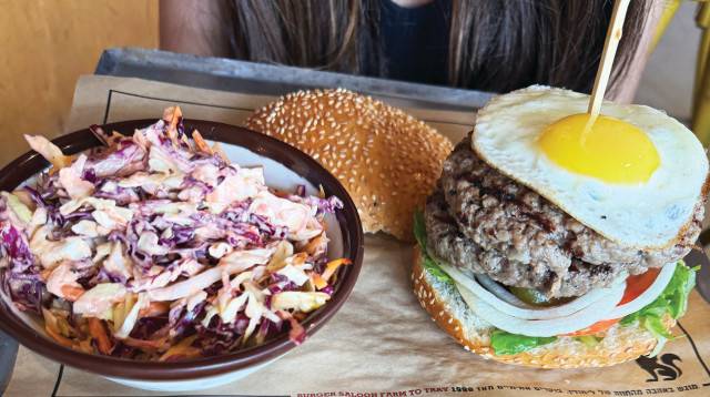 "בורגר סאלון" (צילום: אלון צרפתי)