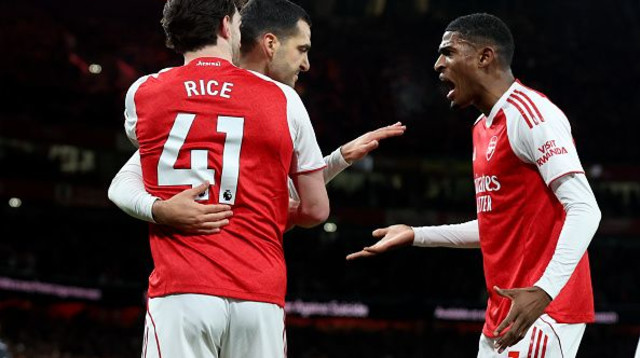 מוסקרה ורייס שנפצעו חוגגים עם מרינו את השער הראשון (צילום: Nigel French/Allstar / Contributor)