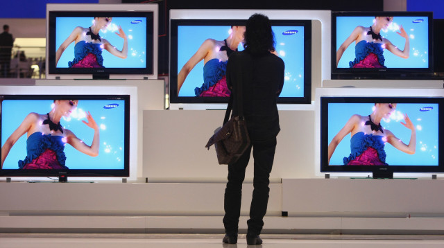 מסכי טלוויזיה בתצוגה, טלוויזיות, מסכים (צילום: גטי אימג')