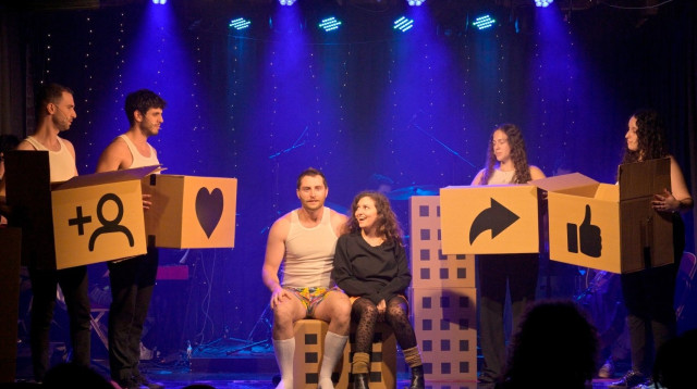 "עוקב של אהבה". פסטיבל תיאטרון קצר צוותא (צילום: יוסי צבקר)