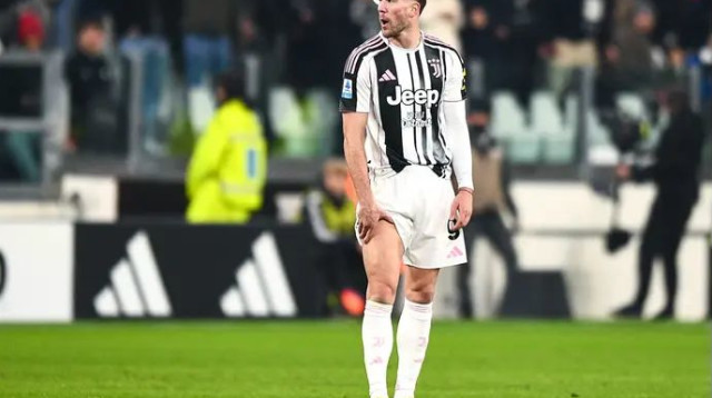 עוד מכה ליובנטוס. לאחוביץ' מחזיק את הרגל (צילום: GettyImages, Alberto Gandolfo/BSR Agency)