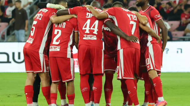 שחקני הפועל באר שבע (צילום: אודי ציטיאט)