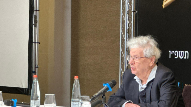 אהרן ברק בבכנס העמותה למשפט ציבורי בחיפה (צילום: יואב אתניאל, וואלה!)