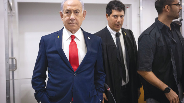 בנימין נתניהו בבית משפט בתל אביב, אוקטובר 2025 (צילום: מרים אלסטר פלאש 90)