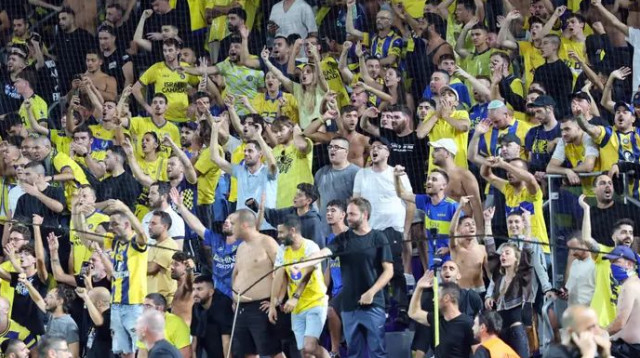 הדרבי רק הוסיף שמן למדורה. אוהדי מכבי תל אביב (צילום: אודי ציטיאט)