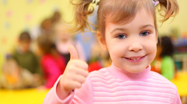 אולי פשוט אתם לא מחליקים לילדה בגרון, הכל בסדר (צילום: אינג'אימג')