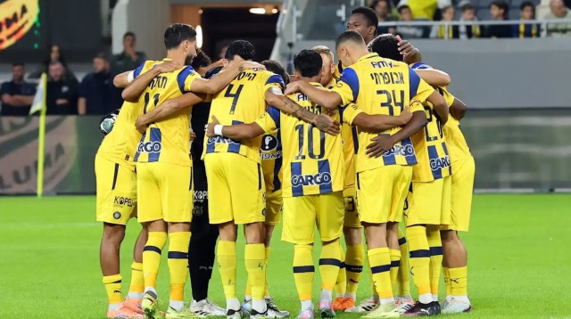 שחקני מכבי תל אביב (צילום: אודי ציטיאט)