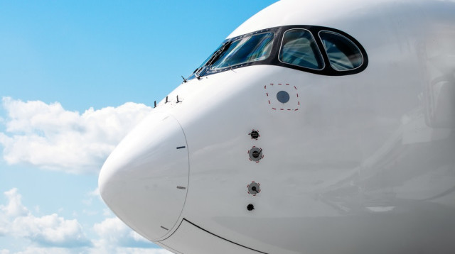 האף של המטוס. המכ"ם משדר קרניים רבות עוצמה למרחק 500 ק"מ (צילום: שאטרסטוק)