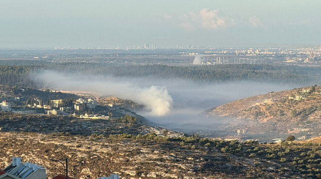 עשן מאתר פסולת פיראטי ליד נעלין (צילום: באדיבות אזרחים למען אוויר נקי)