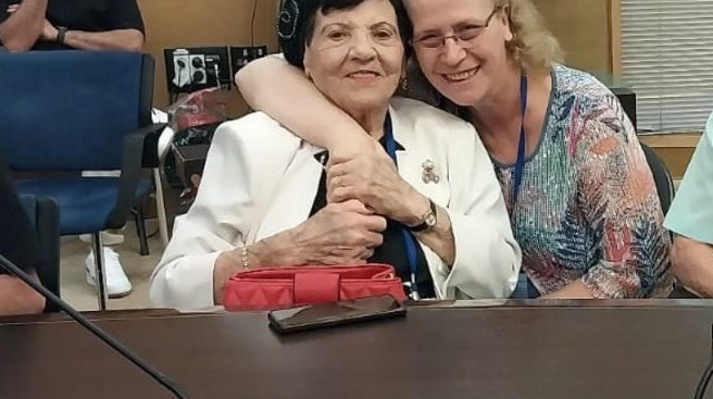 ציפורה ציפלוביץ' (משמאל) רחל ברוך (צילום: הקרן לרווחת נפגעי השואה)