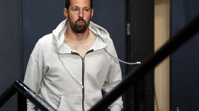 עומר פרץ מאמן הפועל פתח תקוה (צילום: אודי ציטיאט)