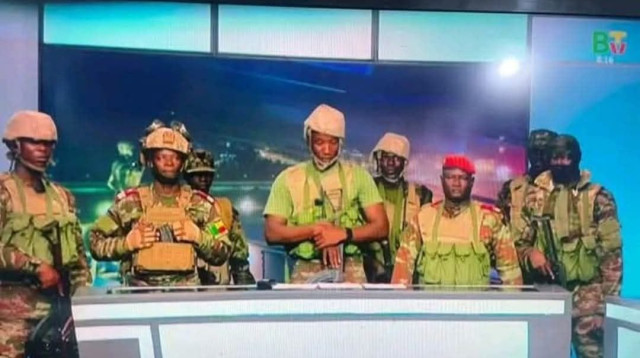 ניסיון ההפיכה הצבאית בבנין - במהדורת החדשות (צילום: צילום מסך)