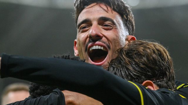 מאור לוי שחקן מכבי נתניה חוגג שער (צילום: ברני ארדוב)