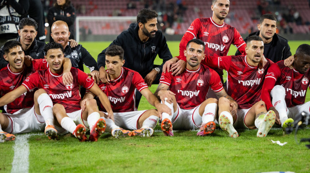 שחקני הפועל באר שבע חוגגים (צילום: בן בודה, וסרמיליה)