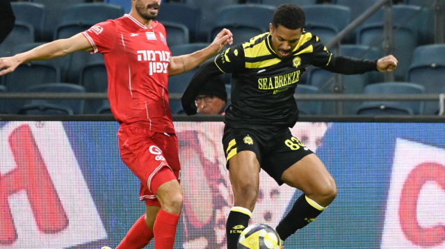 מתאוס דאבו מול נאור סבג (צילום: ברני ארדוב)