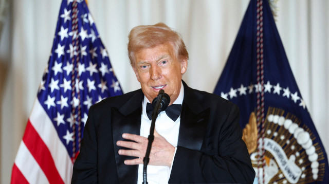 נשיא ארה"ב דונלד טראמפ מנחה את טקס חלוקת מדליות הכבוד במרכז קנדי לאומנויות (צילום: רויטרס)