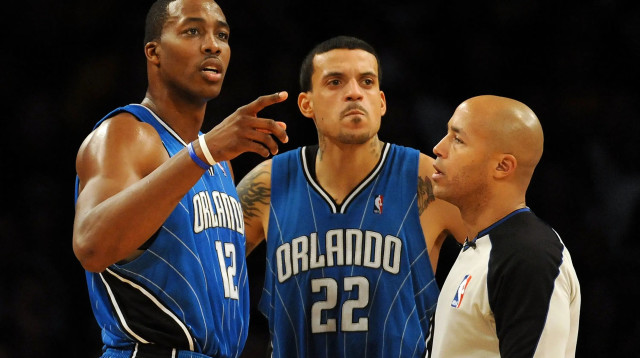 מאט בארנס לצד דווייט הווארד (צילום: GettyImages, Harry How)