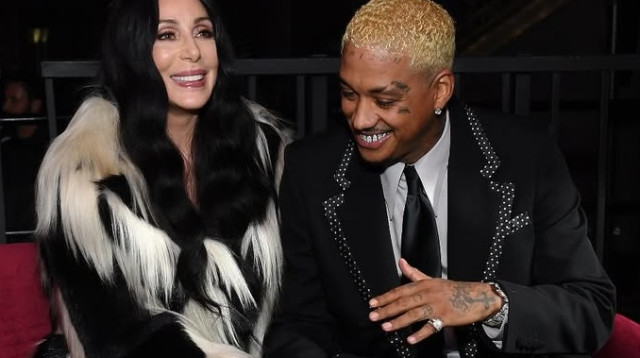 הזמרת שר ובן זוגה (צילום: אינסטגרם)