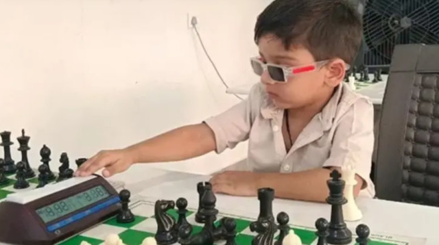 הילד ההודי סארוואגיה סינג קושוואה (צילום: רשתות שימוש לפי סעיף 27)