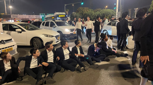 תיעוד מההפגנה בכביש גהה (צילום: אלון חכמון)