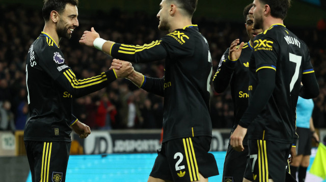 שחקני מנצ'סטר יונייטד חוגגים עם ברונו פרננדש (צילום: GettyImages)