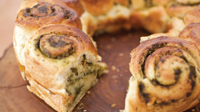 מאפה שמרים בצורת שושנים (צילום: פסקל פרץ-רובין)