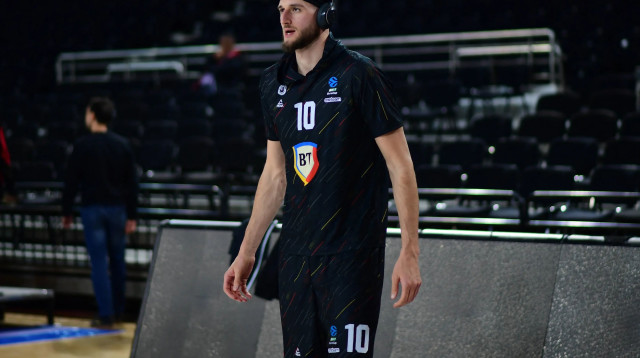 הסנטר האמריקאי זאק הנקינס (צילום: GettyImages, ALTAN GOCHER/Hans Lucas/AFP)