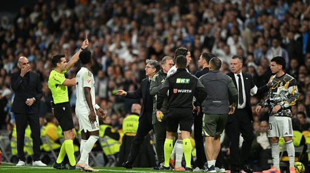 המהומה בסיום המשחק (צילום: Gettyimages)