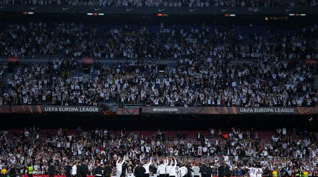 אוהדי פרנקפורט בקאמפ נואו. 2022 (צילום: Gettyimages)