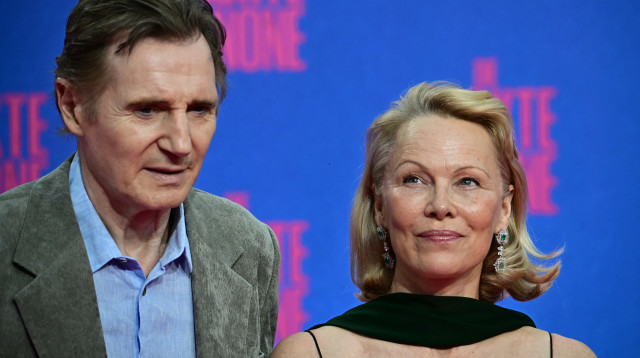 פמלה אנדרסון וליאם ניסן  (צילום: TOBIAS SCHWARZ/AFP via Getty Images)