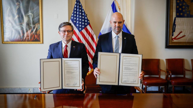 אמיר אוחנה ויושב ראש בית הנבחרים של ארצות הברית מייק ג'ונסון  (צילום: נועם מושקוביץ דוברות הכנסת)