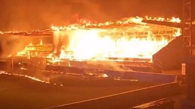 שריפה באצטדיון של האקה הפינית (צילום: צילום מסך, .)