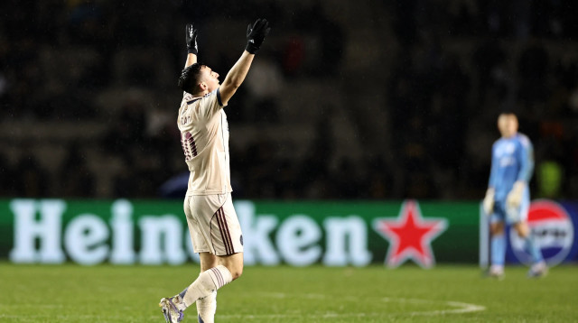 אוסקר גלוך שחקן אייאקס חוגג שער (צילום: GettyImages, GIORGI ARJEVANIDZE/AFP)