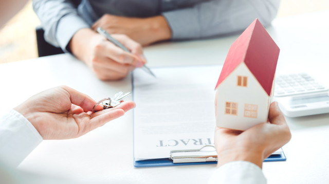 רכשו בית חדש וגילו את ההיסטוריה של הבעלים הקודמים (צילום: אינגאימג')