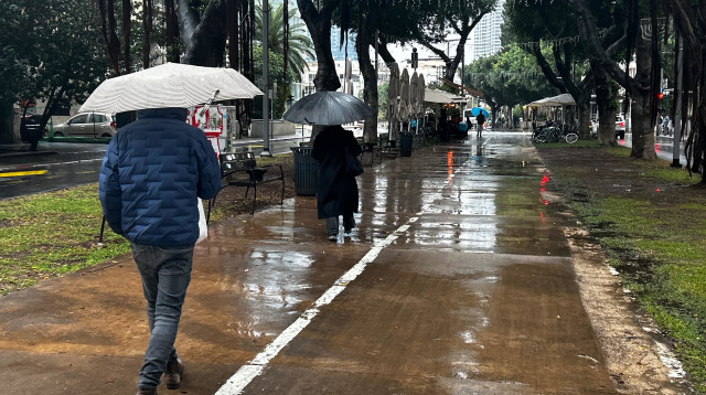 הסופה ביירון  - גשם בתל אביב (צילום: אבשלום ששוני)