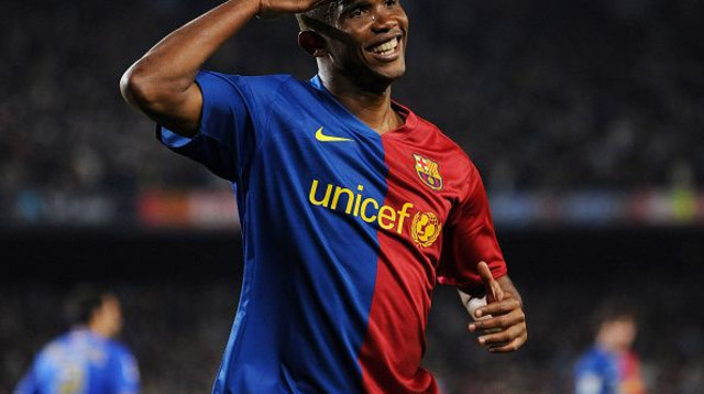 סמואל אטו בימיו כשחקן בברצלונה (צילום: Jasper Juinen)