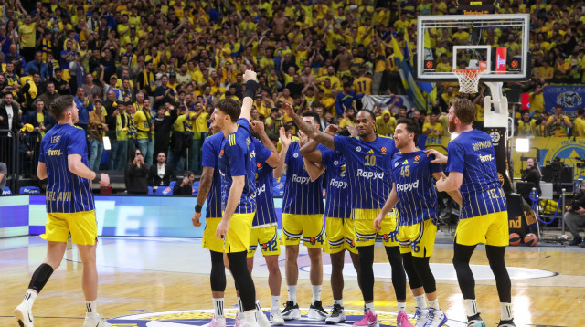 שחקני מכבי תל אביב לפני משחק חזרת היורוליג להיכל (צילום: דני מרון)