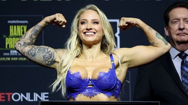 אבני ברידג'ס בזמן שקילה (צילום: Ezra Shaw)