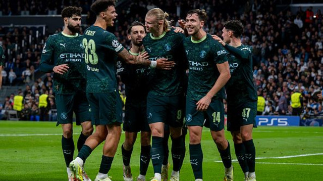 שחקני מנצ'סטר סיטי חוגגים (צילום: GettyImages)