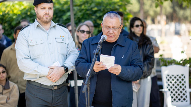 שנתיים לנפילתו: גדי איזנקוט, באזכרת בנו גל ז״ל (צילום: שחר יורמן )