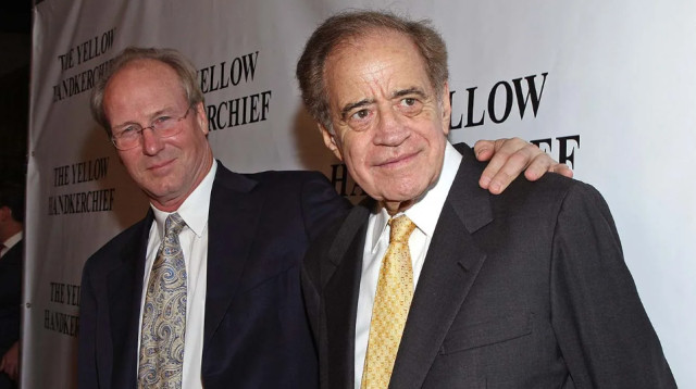 המפיק היהודי ארתור כהן עם השחקן קווין הארט (צילום: גטי אימג')