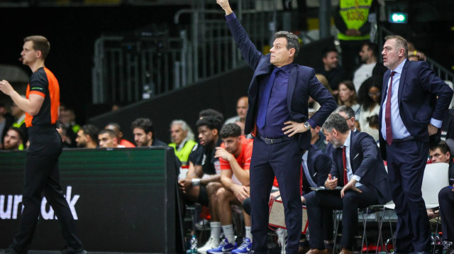 דימיטריס איטודיס מאמן הפועל תל אביב (צילום: GettyImages, Fabio Patamia)