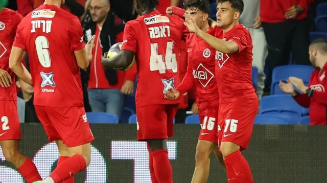 לויזוס לויזו, רועי אלקוקין, הפועל תל אביב (צילום: אודי ציטיאט)