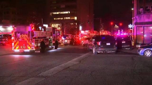 משטרה ולוחמי אש בקמפוס אוניברסיטת בראון בעקבות אירוע ירי (צילום: צילום מסך)