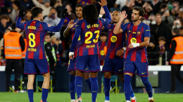 שחקני ברצלונה חוגגים (צילום: רויטרס)