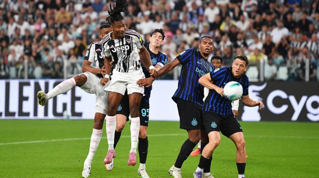 קפרן תוראם במדי יובנטוס נגד אינטר (צילום: Valerio Pennicino / Stringer)