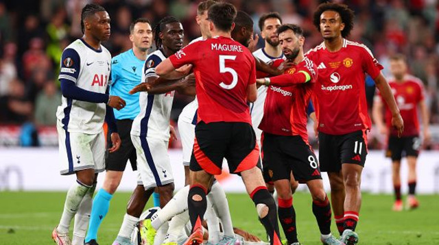 ביסומה ושחקני טוטנהאם מול יונייטד (צילום: Chris Brunskill/Fantasista / Contributor)