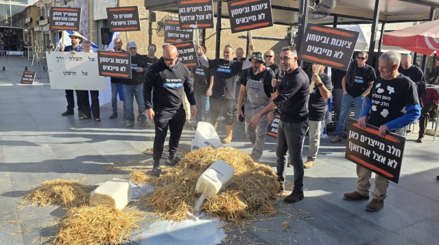 מאבק החקלאים נגד חוק החלב החדש (צילום: אלי גורן)