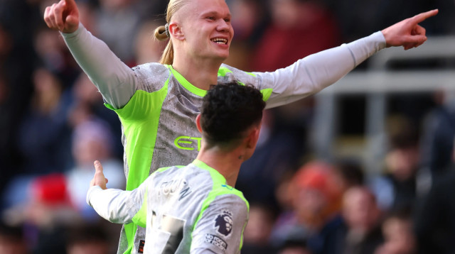 ארלינג הולאנד שחקן מנצ'סטר סיטי חוגג שער (צילום: GettyImages, Alex Pantling)